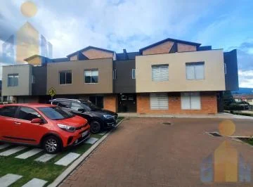 Casa Nueva a Estrenar Dentro de Conjunto con Buenas Áreas Sociales. Provincia de Pichincha — imagen 4