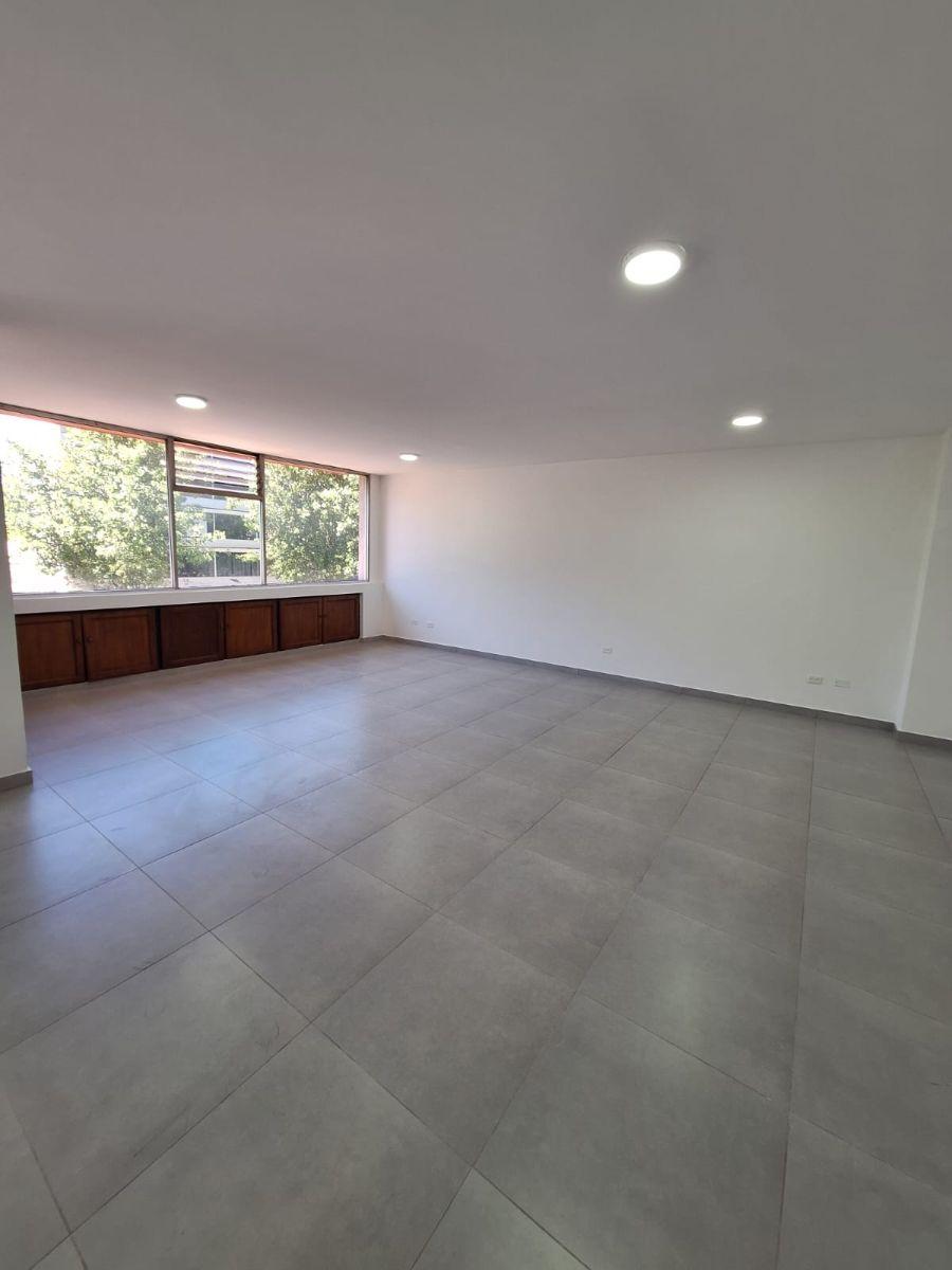 Oficina Totalmente Remodelada en Venta – Av Amazonas y Veintimilla — imagen 9