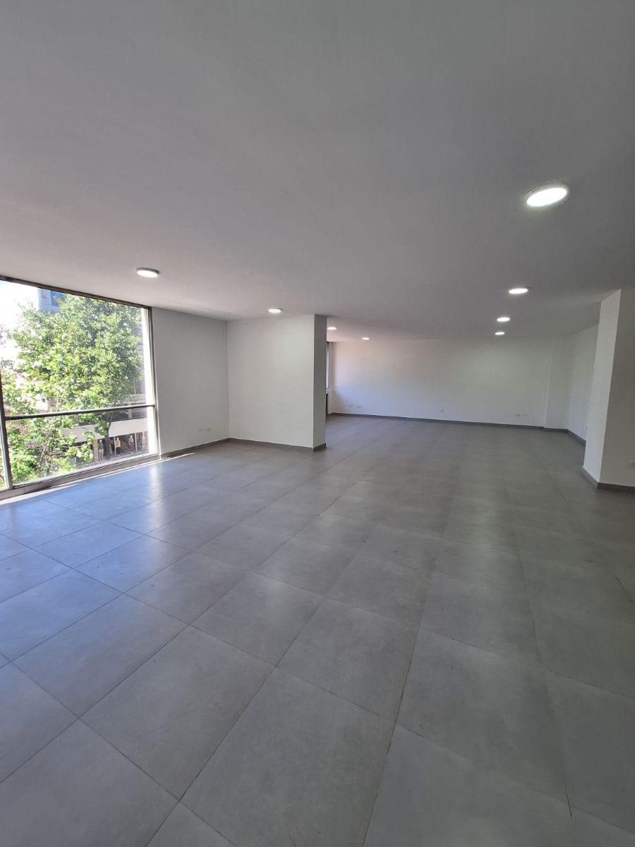 Oficina Totalmente Remodelada en Venta – Av Amazonas y Veintimilla — imagen 5