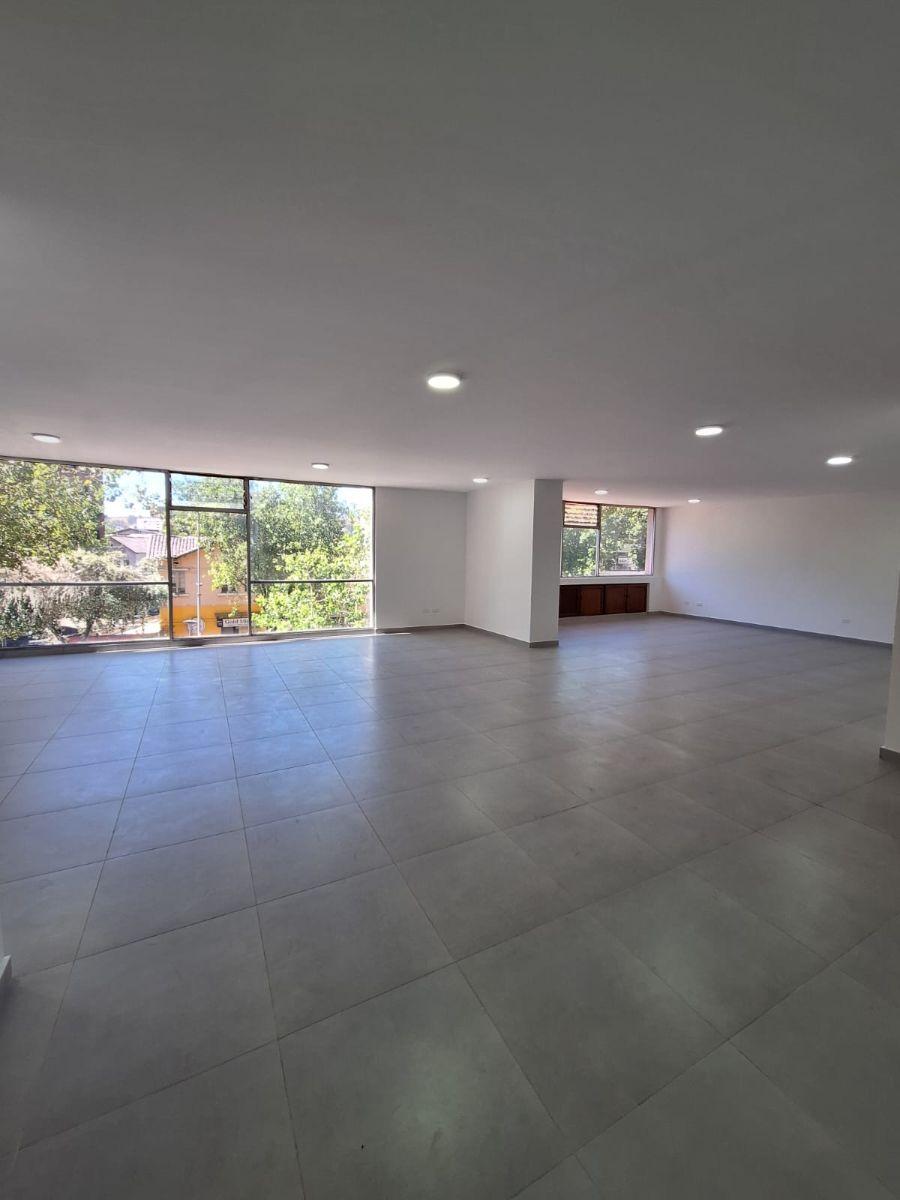 Oficina Totalmente Remodelada en Venta – Av Amazonas y Veintimilla — imagen 4