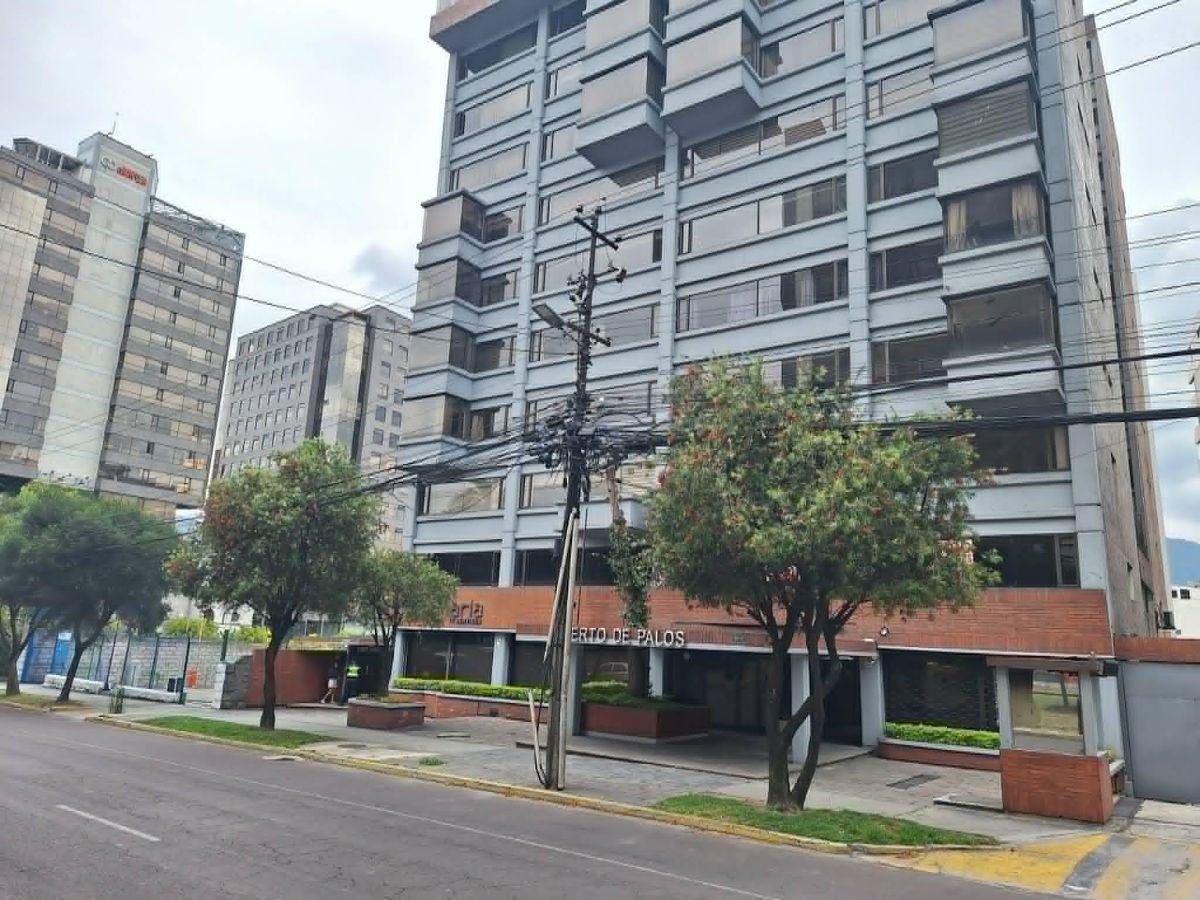 Vendo Amplia Oficina 12 de Octubre Frente Al Swisshotel — imagen 10