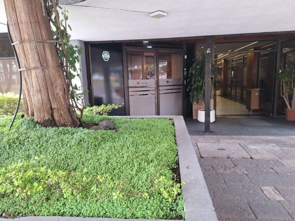 Vendo Amplia Oficina 12 de Octubre Frente Al Swisshotel — imagen 8