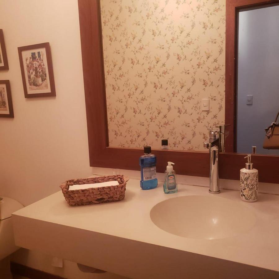 Vendo Linda Casa en Sector Comercial con Amplio Terreno en Cumbayá — imagen 6