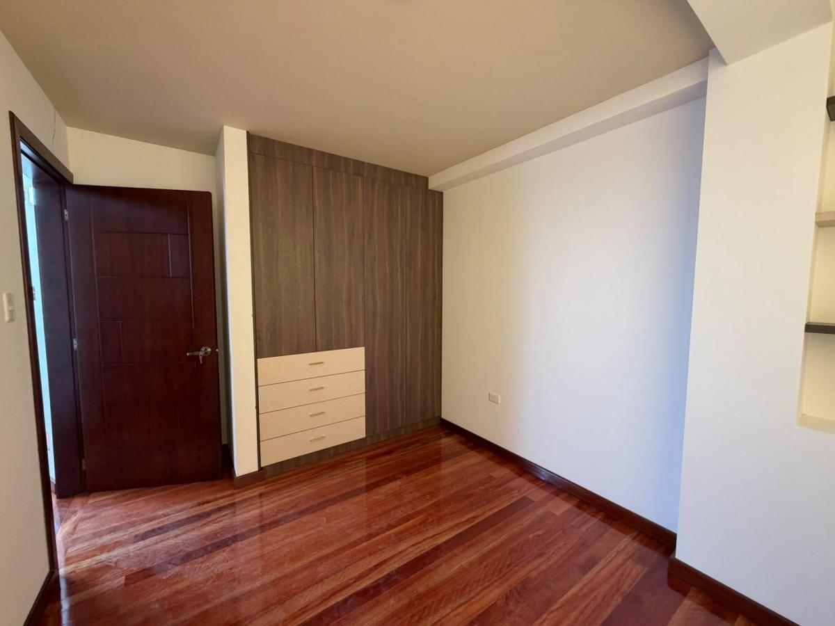 Casa en Venta Vip, en El Sur de Ambato (Sector Huachi La Joya), Tungurahua — imagen 2