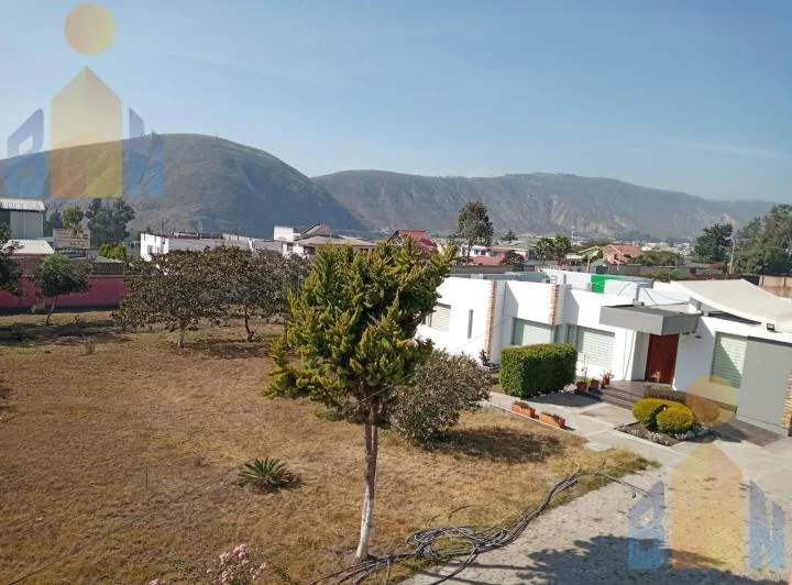 Mitad del Mundo, Vendo 2 Terrenos de 530 m² Cada Uno en Elegante Urbanizacion — imagen 1