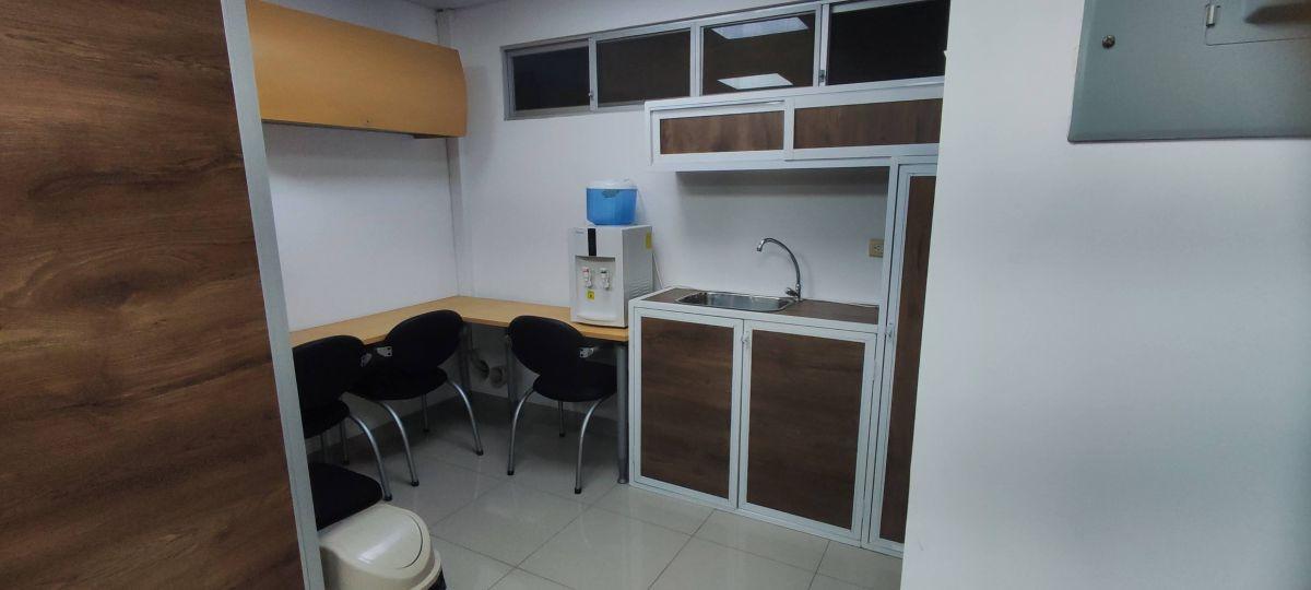 Venta Oficina Comercial en Romería Plaza Varios Ambientes, un Baño, Aire, Muebles, Precio Reajustado, Guayas — imagen 9