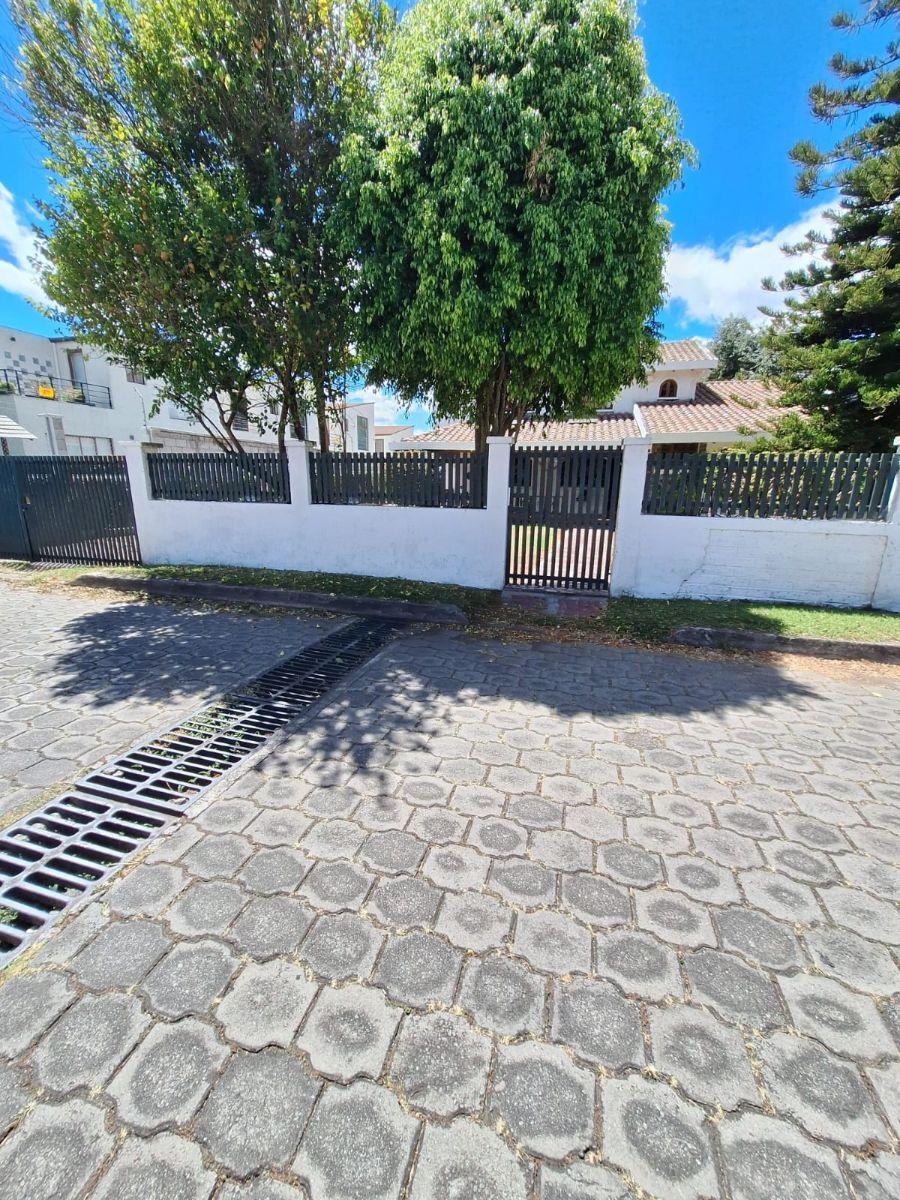 Casa Rústica en Venta con Amplio Terreno – Urbanización Pueblo Viejo de Santa Ana, Sangolquí — imagen 10