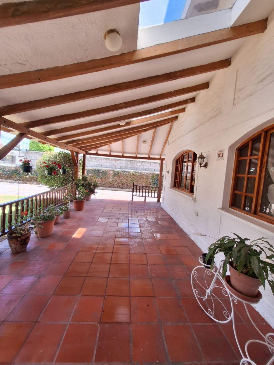 Casa Rústica en Venta con Amplio Terreno – Urbanización Pueblo Viejo de Santa Ana, Sangolquí — imagen 4