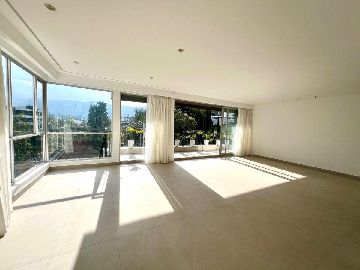 Mv - Sector Cumbaya Penthouse en Venta y Renta 3d 300 m² Mas Terraza Propia 70 m² con Vista — imagen 10
