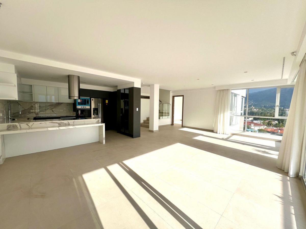 Mv - Sector Cumbaya Penthouse en Venta y Renta 3d 300 m² Mas Terraza Propia 70 m² con Vista — imagen 9