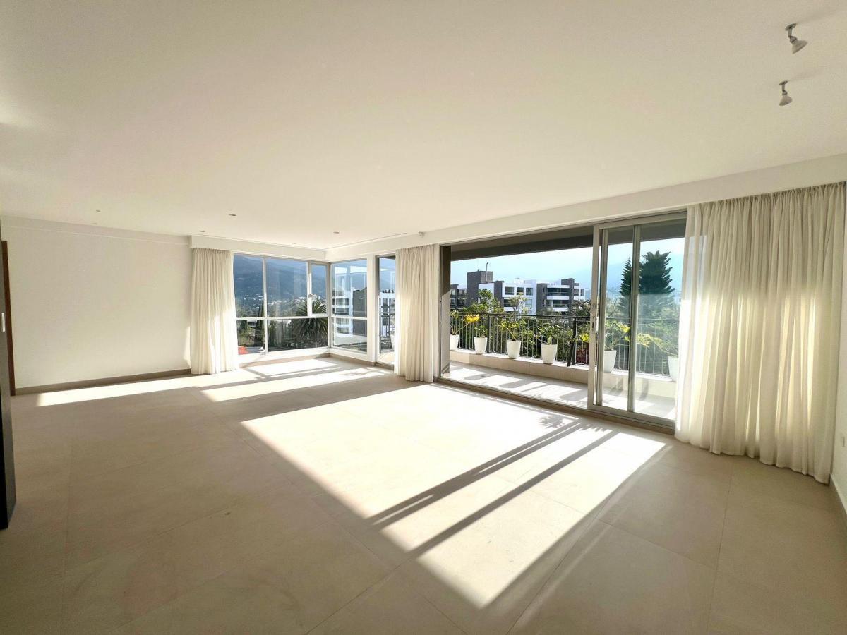 Mv - Sector Cumbaya Penthouse en Venta y Renta 3d 300 m² Mas Terraza Propia 70 m² con Vista — imagen 8