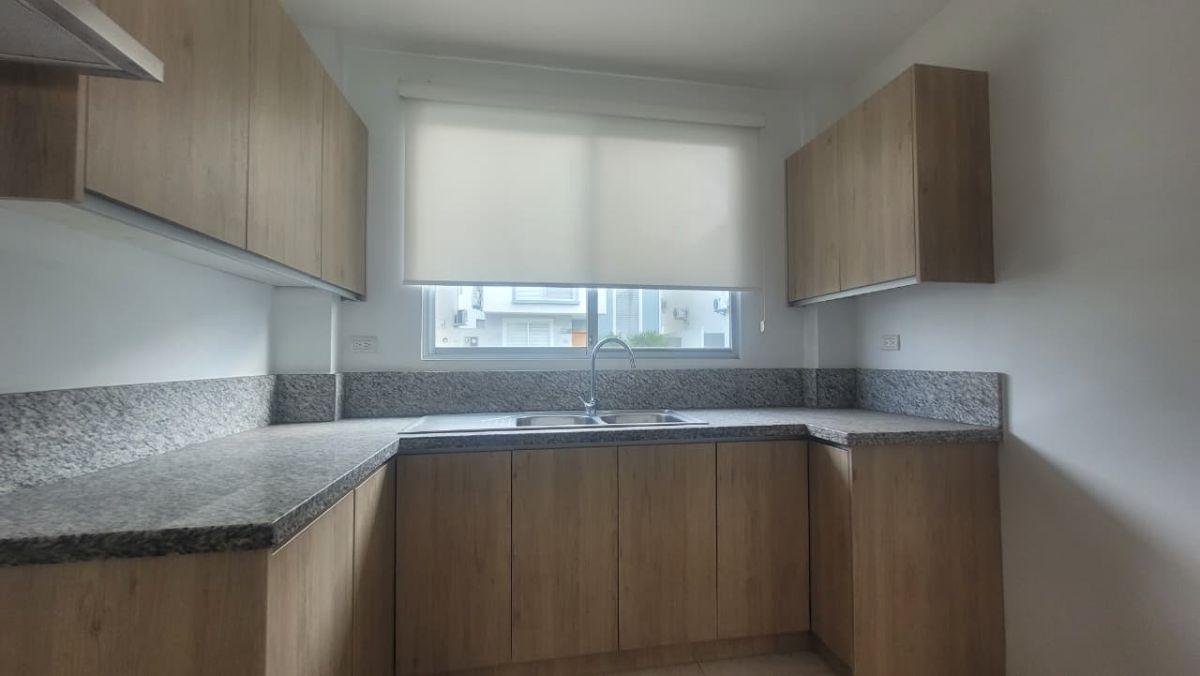 En Venta Casa de Dos Plantas Dos Dorm. en Vistana 1000 Precio de Oportunidad, Guayas — imagen 2