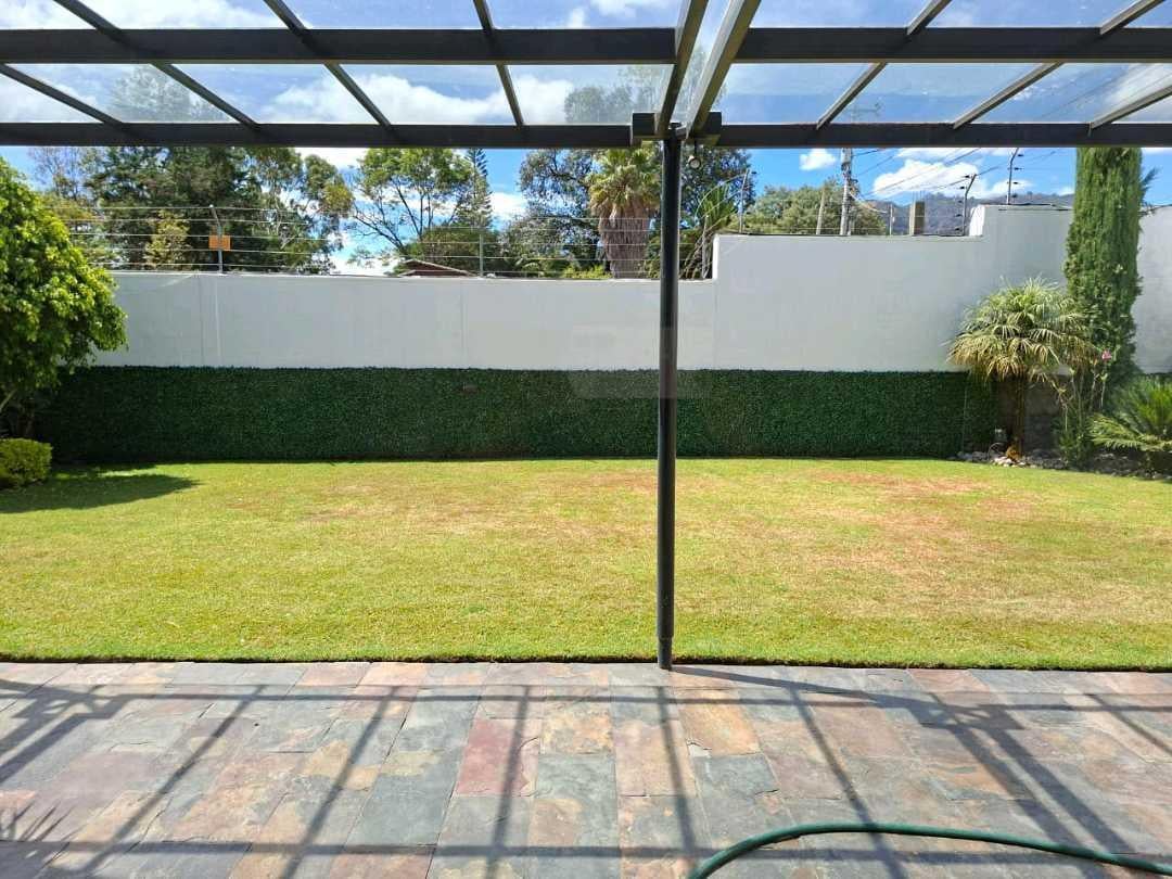 Venta Casa Esquinera, Amplio Jardin, 4 Parqueos, Conjunto Lumbisí — imagen 10