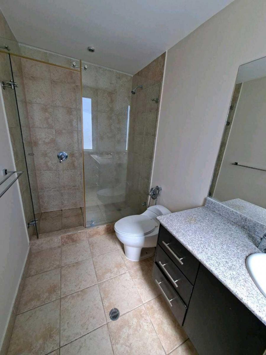 Venta Casa Esquinera, Amplio Jardin, 4 Parqueos, Conjunto Lumbisí — imagen 6