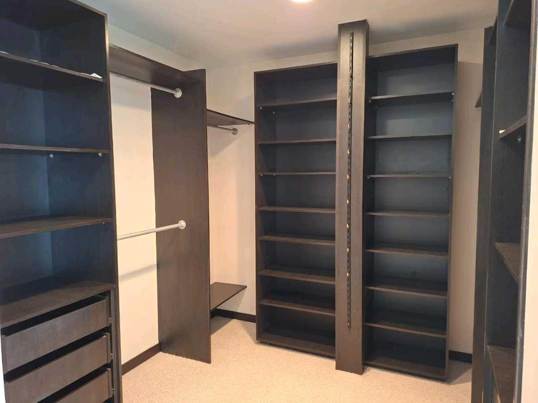 Venta Casa Esquinera, Amplio Jardin, 4 Parqueos, Conjunto Lumbisí — imagen 2