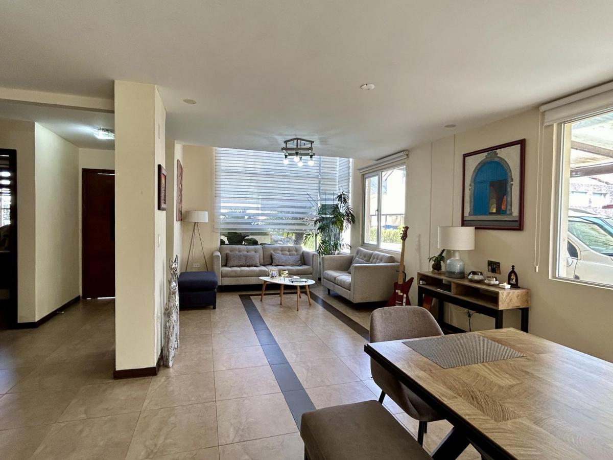 Venta Amplia Casa Esquinera en Lumbisí — imagen 9