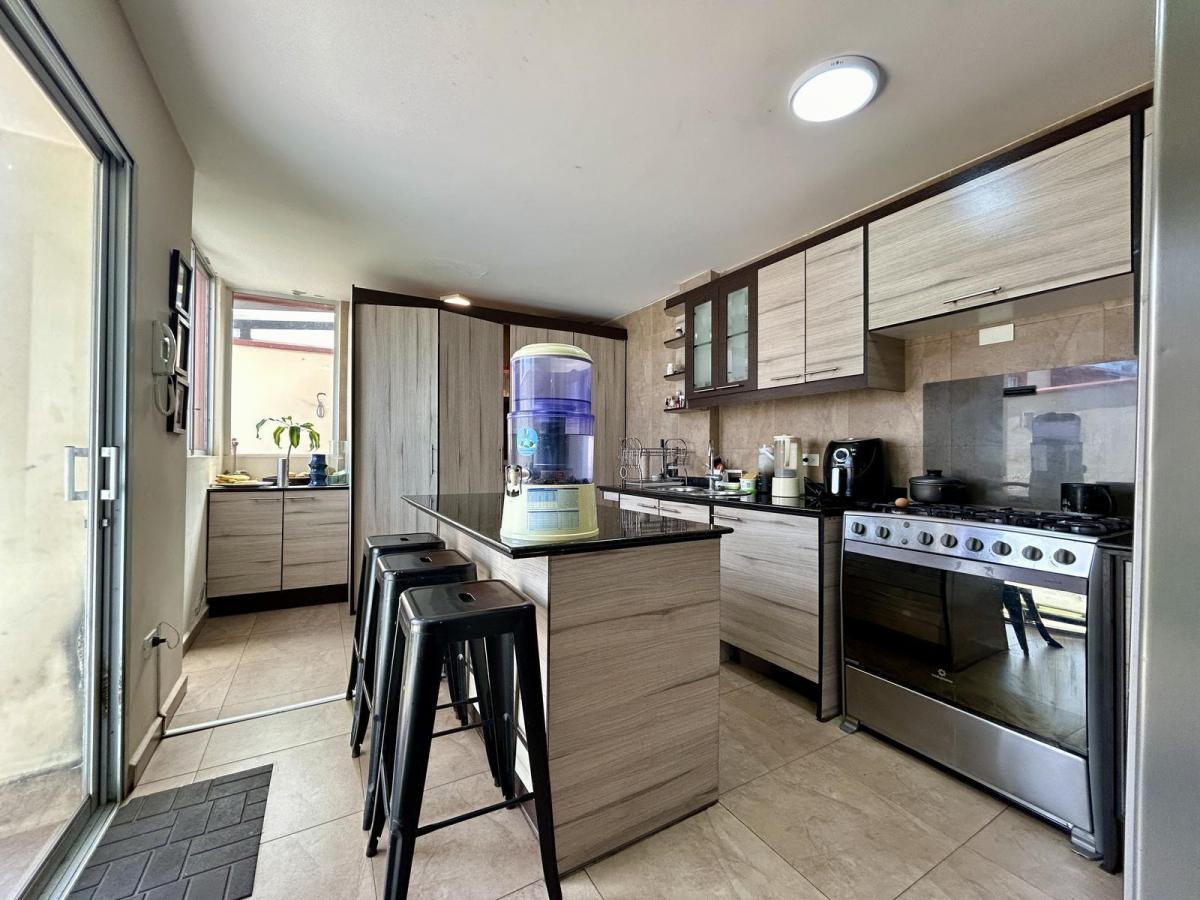 Venta Amplia Casa Esquinera en Lumbisí — imagen 7