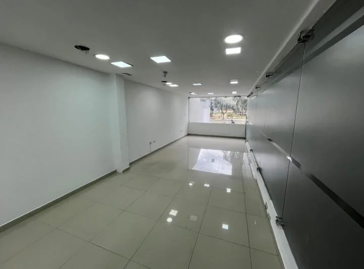 Se Vende Local Comercial Frente a La Carolina Quito — imagen 1