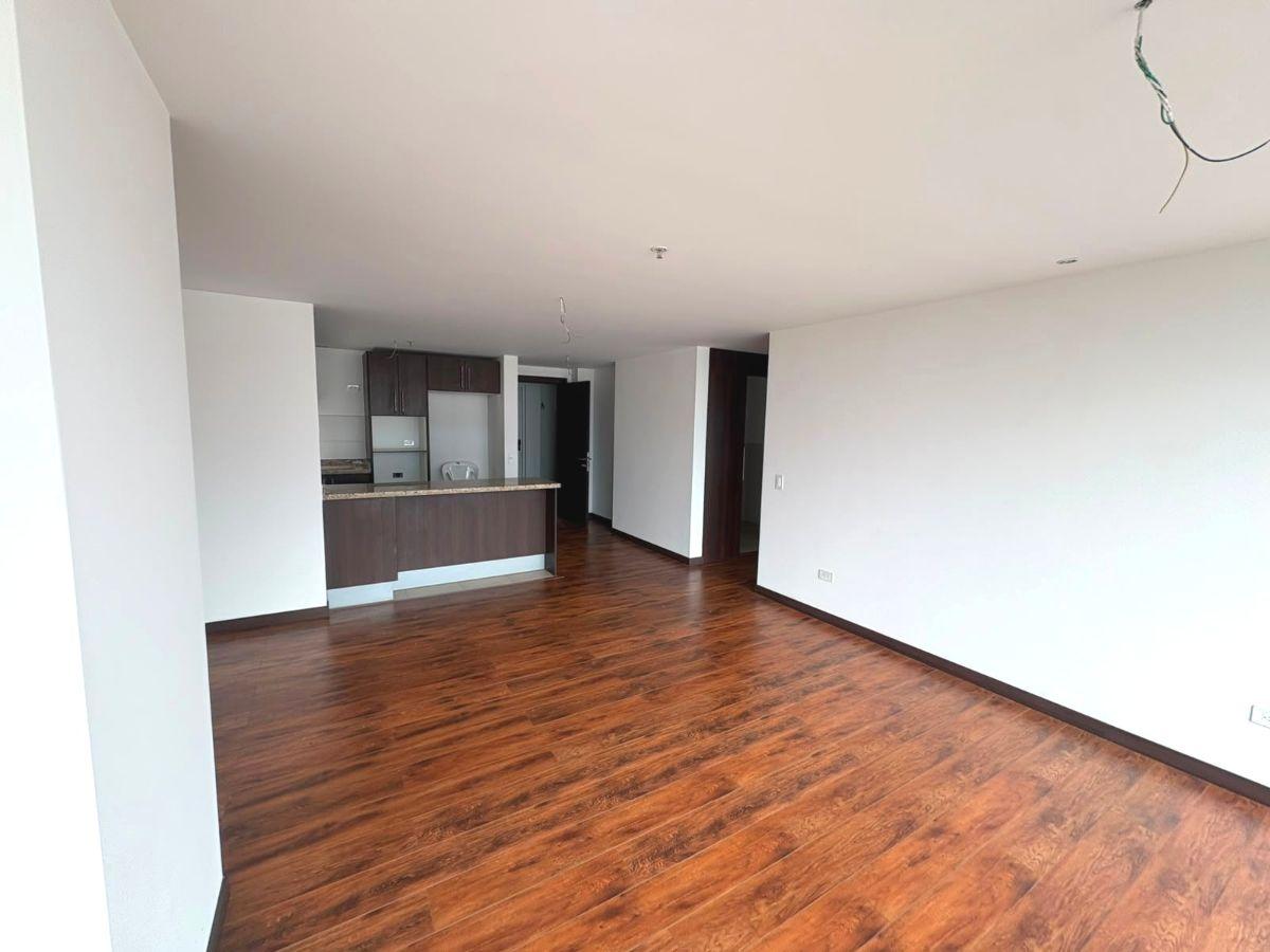 Departamento en Venta La Carolina – 2 Parqueaderos, Piso Alto, Vista Al Pichincha — imagen 6