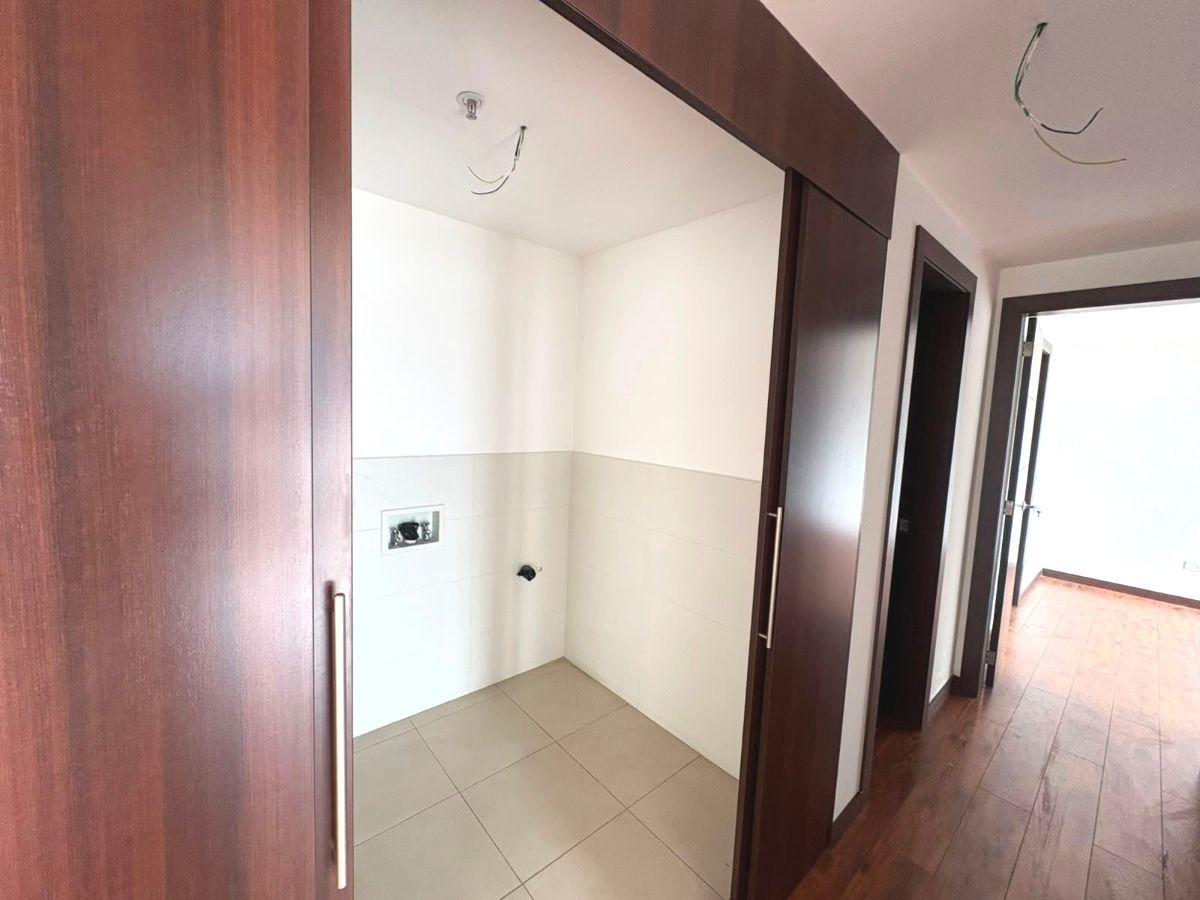 Departamento en Venta La Carolina – 2 Parqueaderos, Piso Alto, Vista Al Pichincha — imagen 2