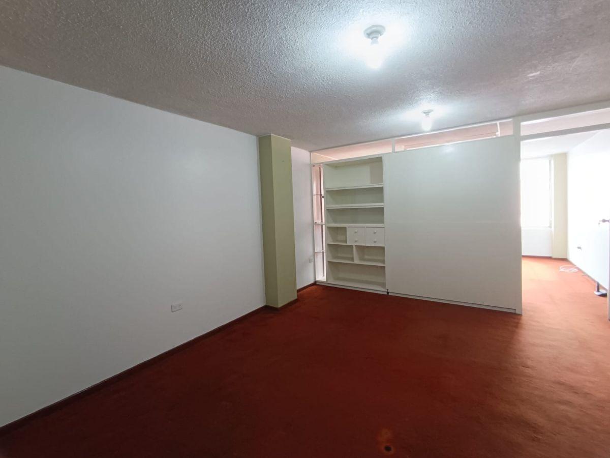 Consultorio U Oficina en Venta - 40 m Edificio Modelo - 10 de Agosto y Orellana Centro N — imagen 3