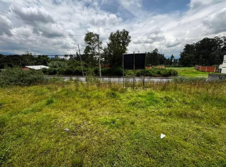 Renta de Terreno Esquinero en Sangolquí, Inchalillo — imagen 1