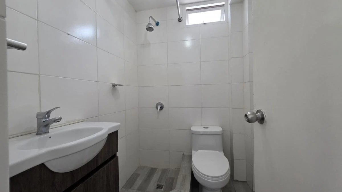 En Venta 2 Dorm. Remodelado Dentro de Condominio - Sector Udla — imagen 2