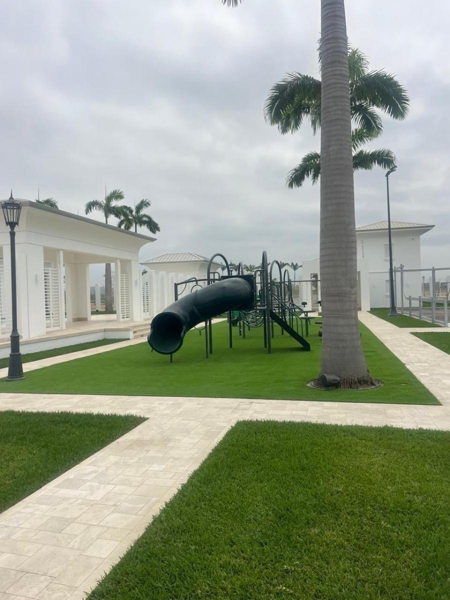 Samborondón Km 8 Urbanización Parques de Batan Terrenos Al Lago en Venta, Guayas — imagen 6