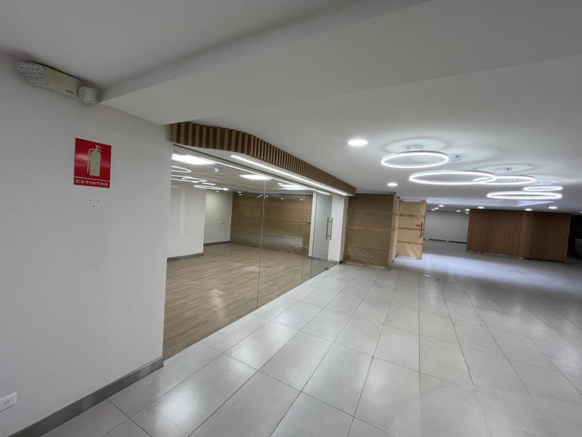 Amplio Local Comercial - Multicentro Shopping Center — imagen 7