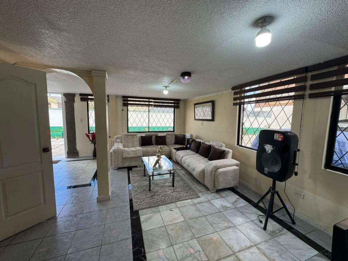 Vendo Amplia Casa Sn Antonio Pichincha 3h, Terraza — imagen 9