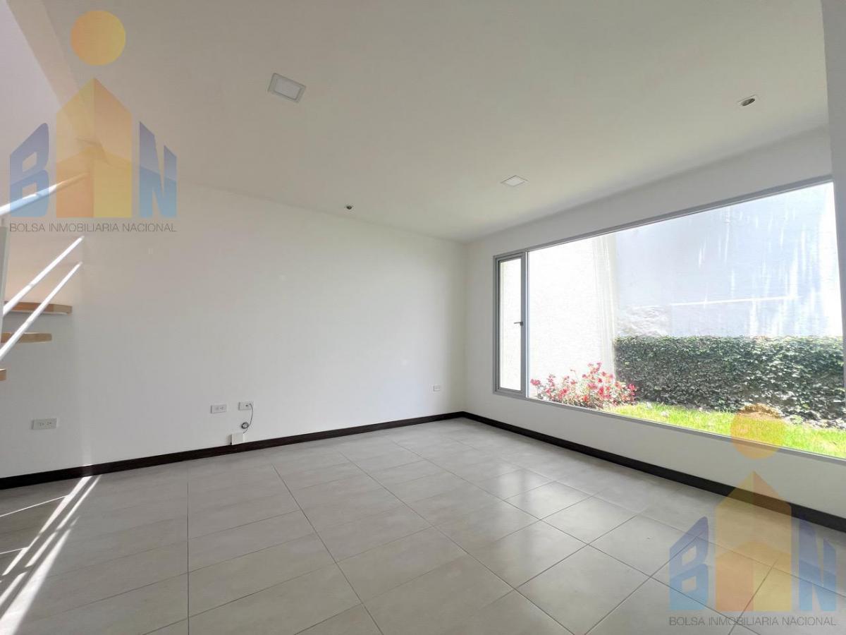 Casa en Venta en Cumbayá, Cerca a La Usfq Dentro de Urbanización Privada — imagen 8