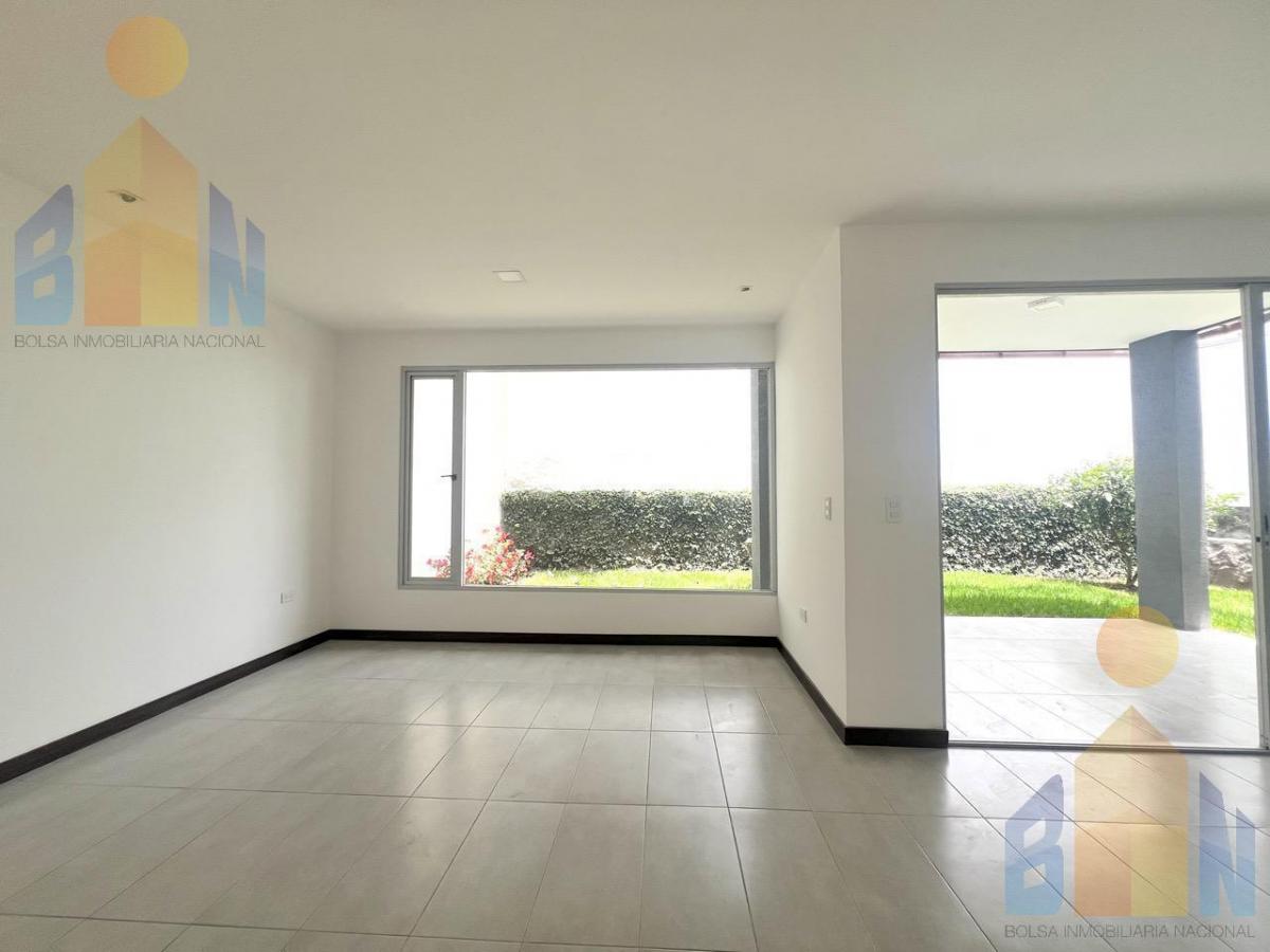 Casa en Venta en Cumbayá, Cerca a La Usfq Dentro de Urbanización Privada — imagen 7