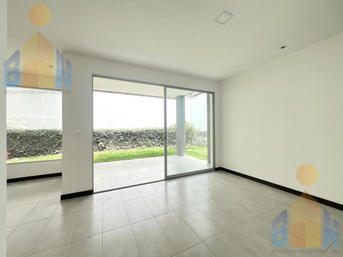 Casa en Venta en Cumbayá, Cerca a La Usfq Dentro de Urbanización Privada — imagen 6