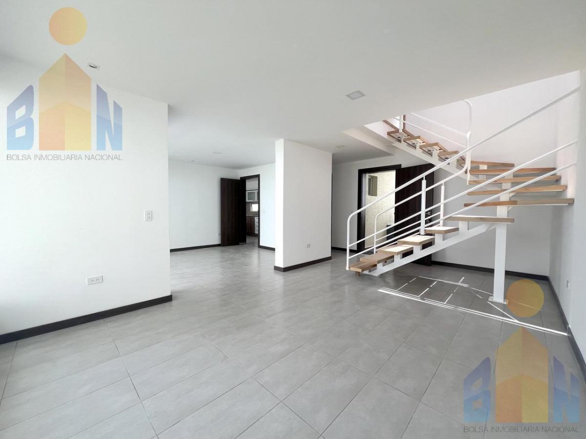 Casa en Venta en Cumbayá, Cerca a La Usfq Dentro de Urbanización Privada — imagen 2