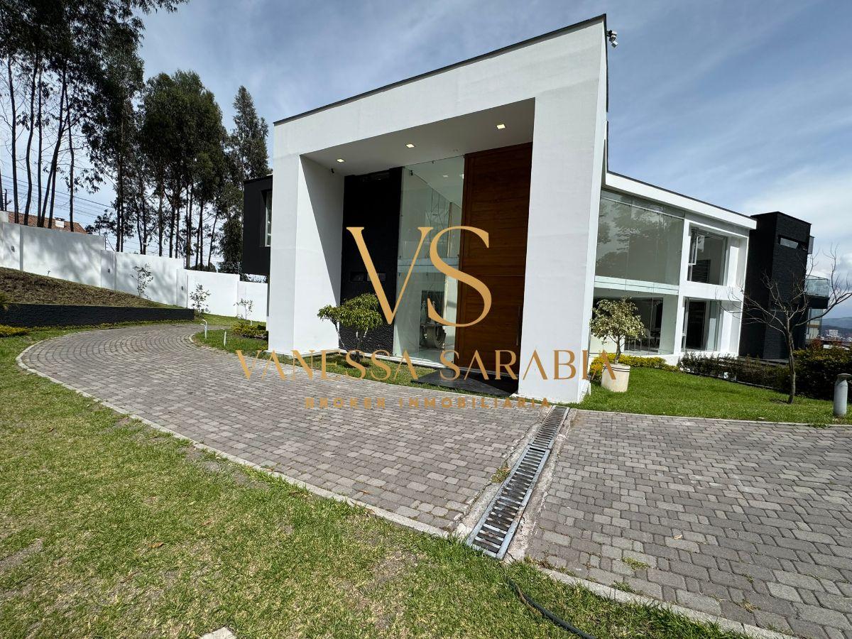 Vendo Casa Exclusiva en Iñaquito Alto, Ubicada Dentro de Urbanización Privada en Quito – Ecuador — imagen 8