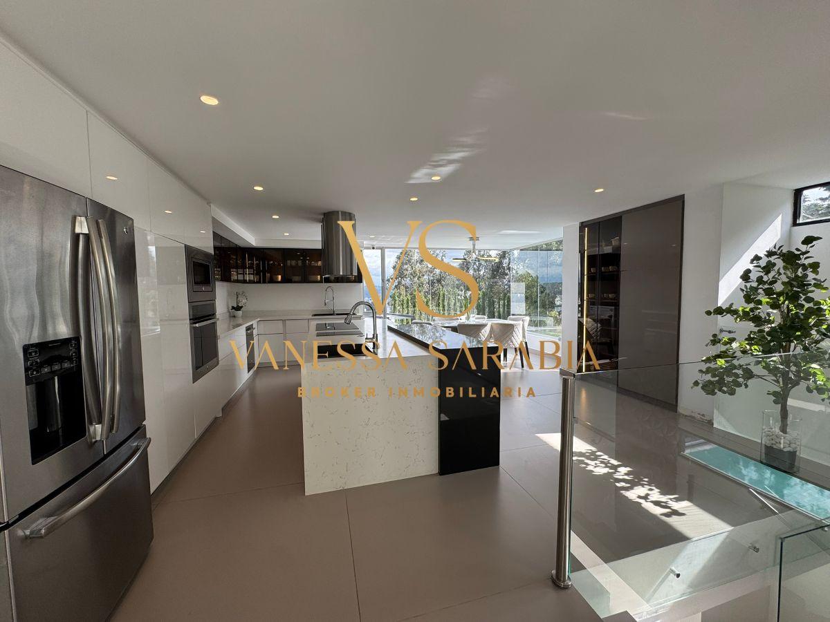 Vendo Casa Exclusiva en Iñaquito Alto, Ubicada Dentro de Urbanización Privada en Quito – Ecuador — imagen 2