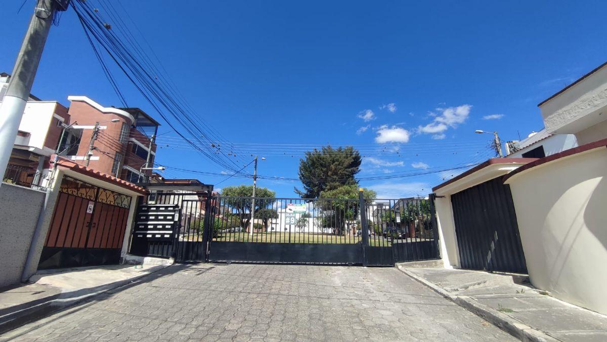 Venta Casa Amplia - Sector Pusuquí — imagen 8