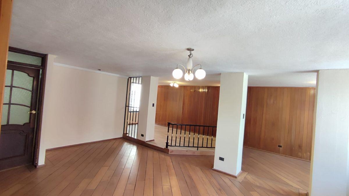 Venta Casa Amplia - Sector Pusuquí — imagen 7