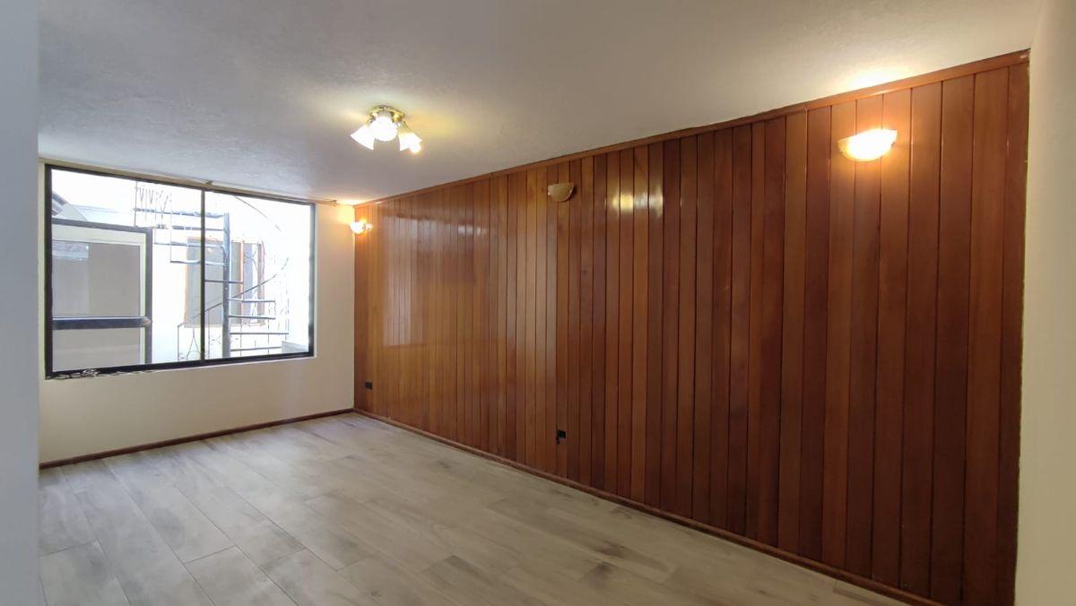 Venta Casa Amplia - Sector Pusuquí — imagen 4