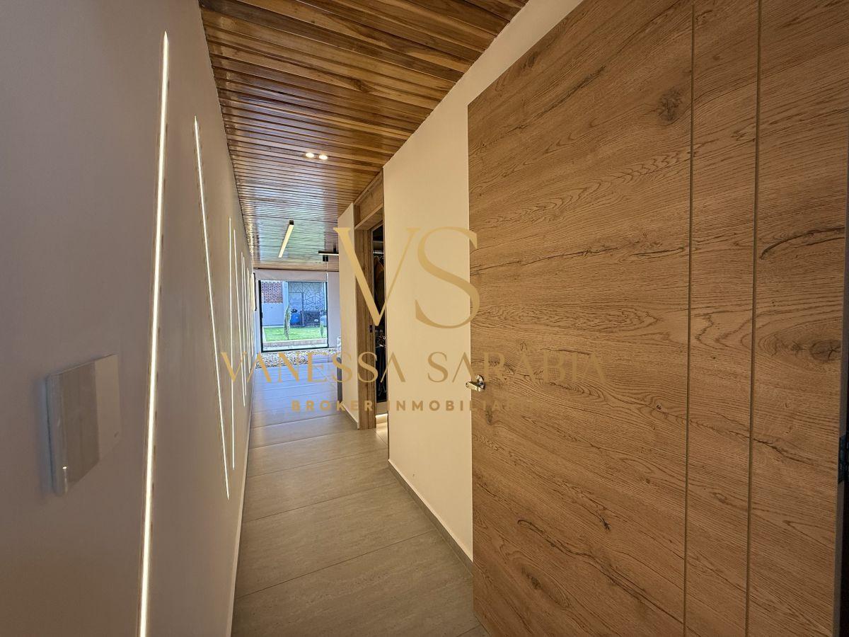 Venta Casa Moderna en Valle Hermoso en Latacunga - Ecuador, Cotopaxi — imagen 2