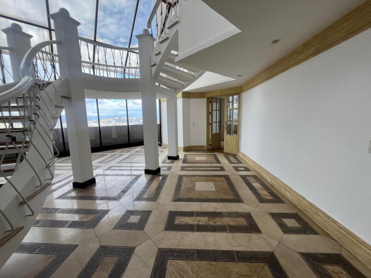 Estilo y Altura: Penthouse Premium en Quito Tenis — imagen 10