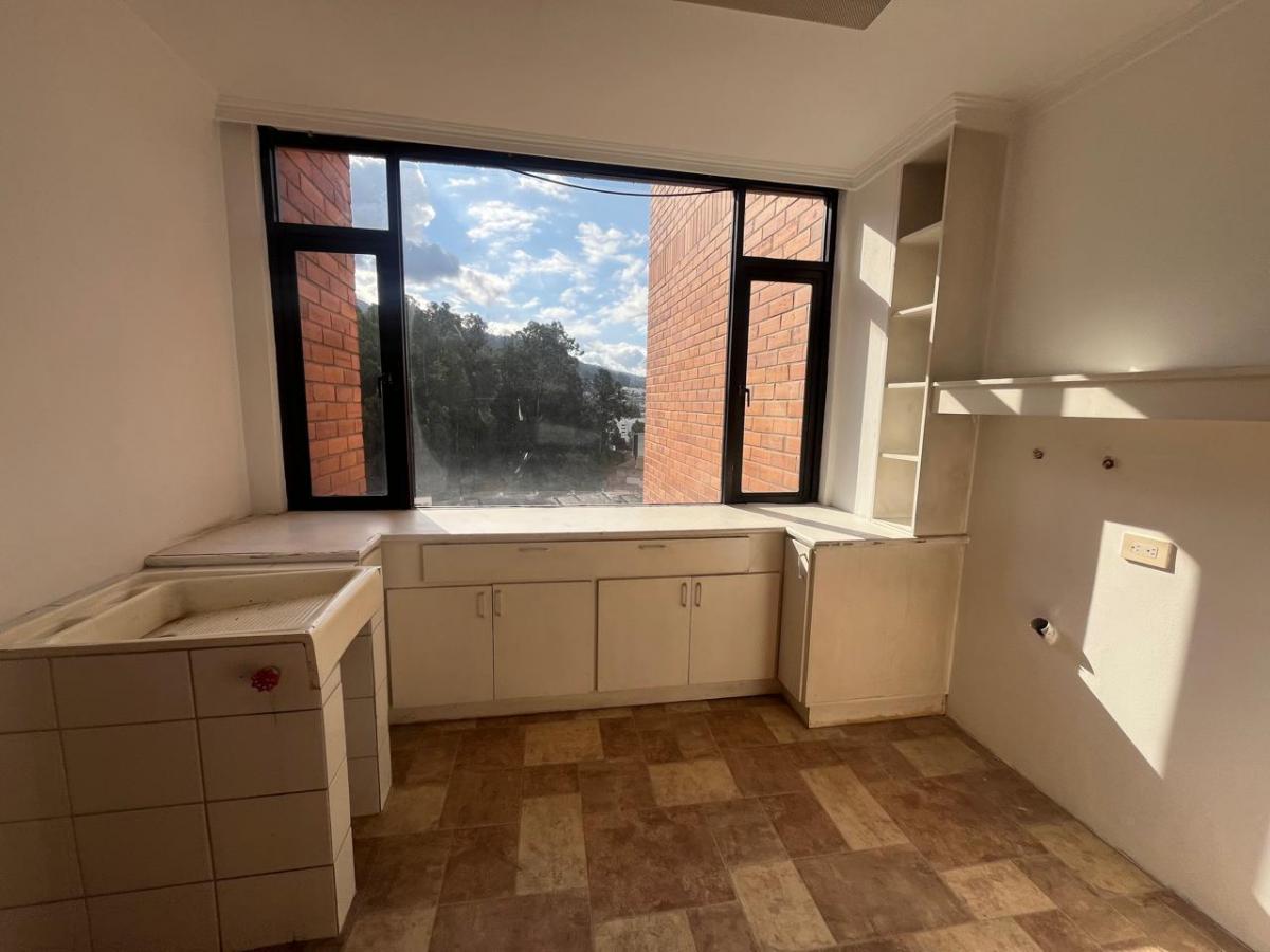 Estilo y Altura: Penthouse Premium en Quito Tenis — imagen 2
