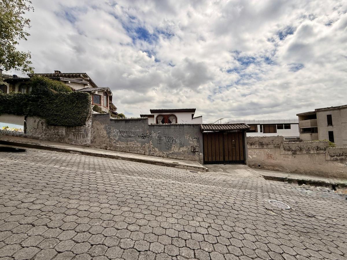 Casacasa en Venta | 4 Dorm. con Patios - Sector San Fernando - Quito — imagen 3
