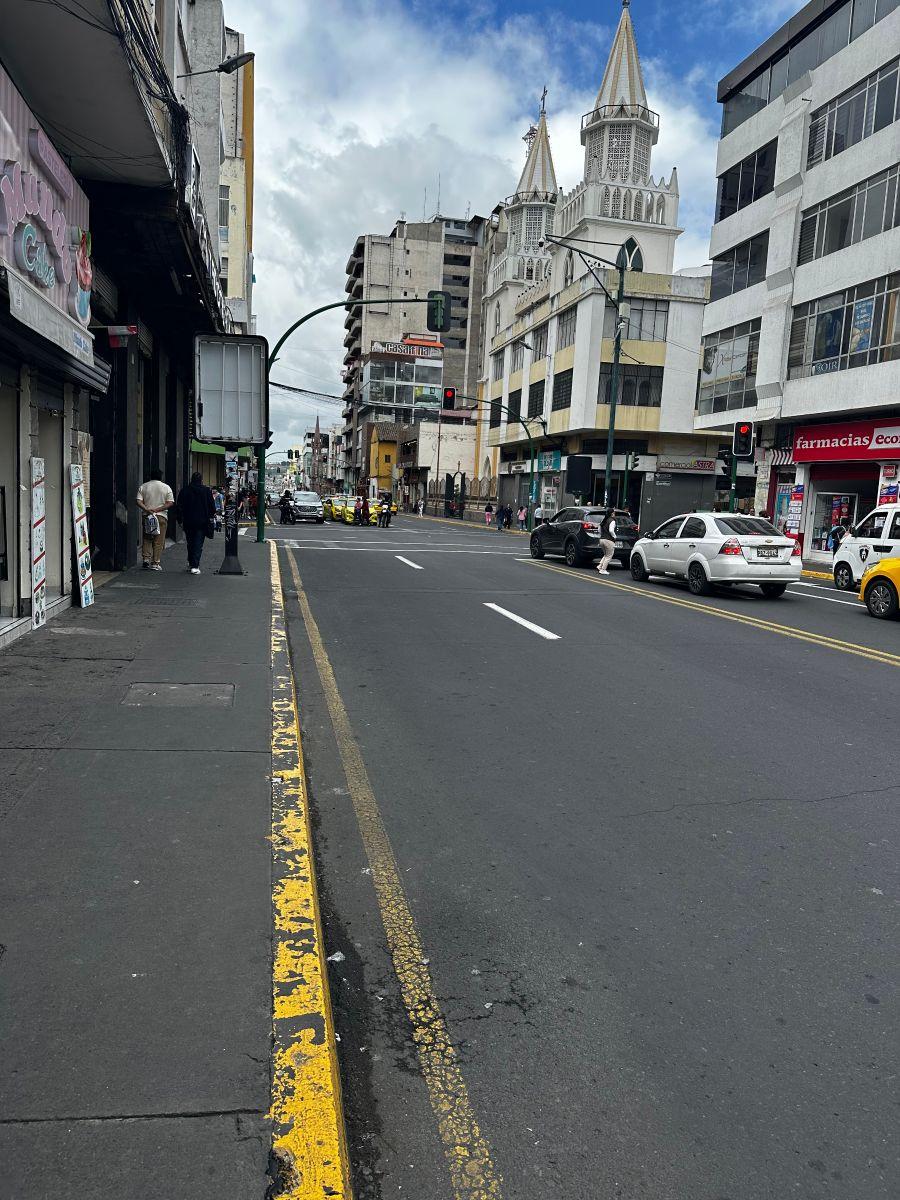 Se Venden Almacenes y Oficinas en El Centro de Ambato, Tungurahua — imagen 8