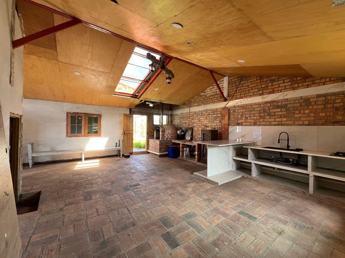 Casa con Terreno en Ricaurte, Barrio El Cisne, Azuay — imagen 7
