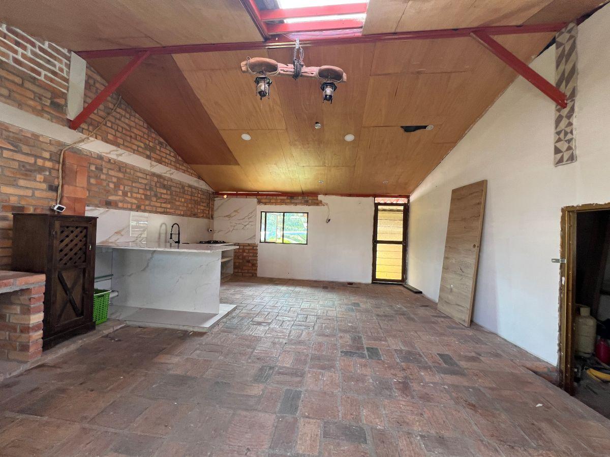 Casa con Terreno en Ricaurte, Barrio El Cisne, Azuay — imagen 6