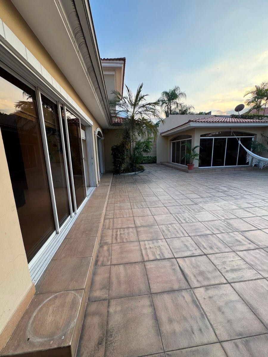 Casa de 500 m² con 4 Habitaciones en Venta en Samborondón Mas Jacuzzi, Guayas — imagen 10