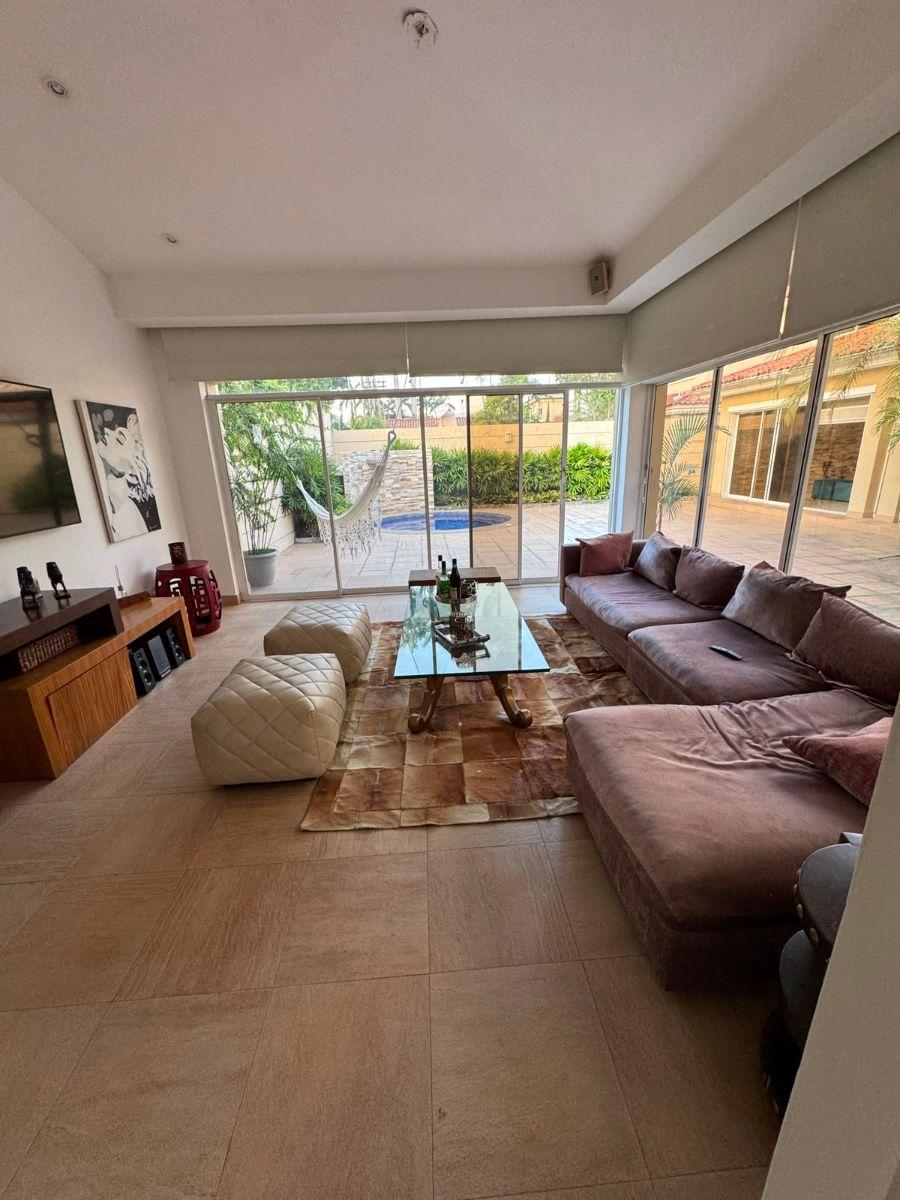 Casa de 500 m² con 4 Habitaciones en Venta en Samborondón Mas Jacuzzi, Guayas — imagen 6