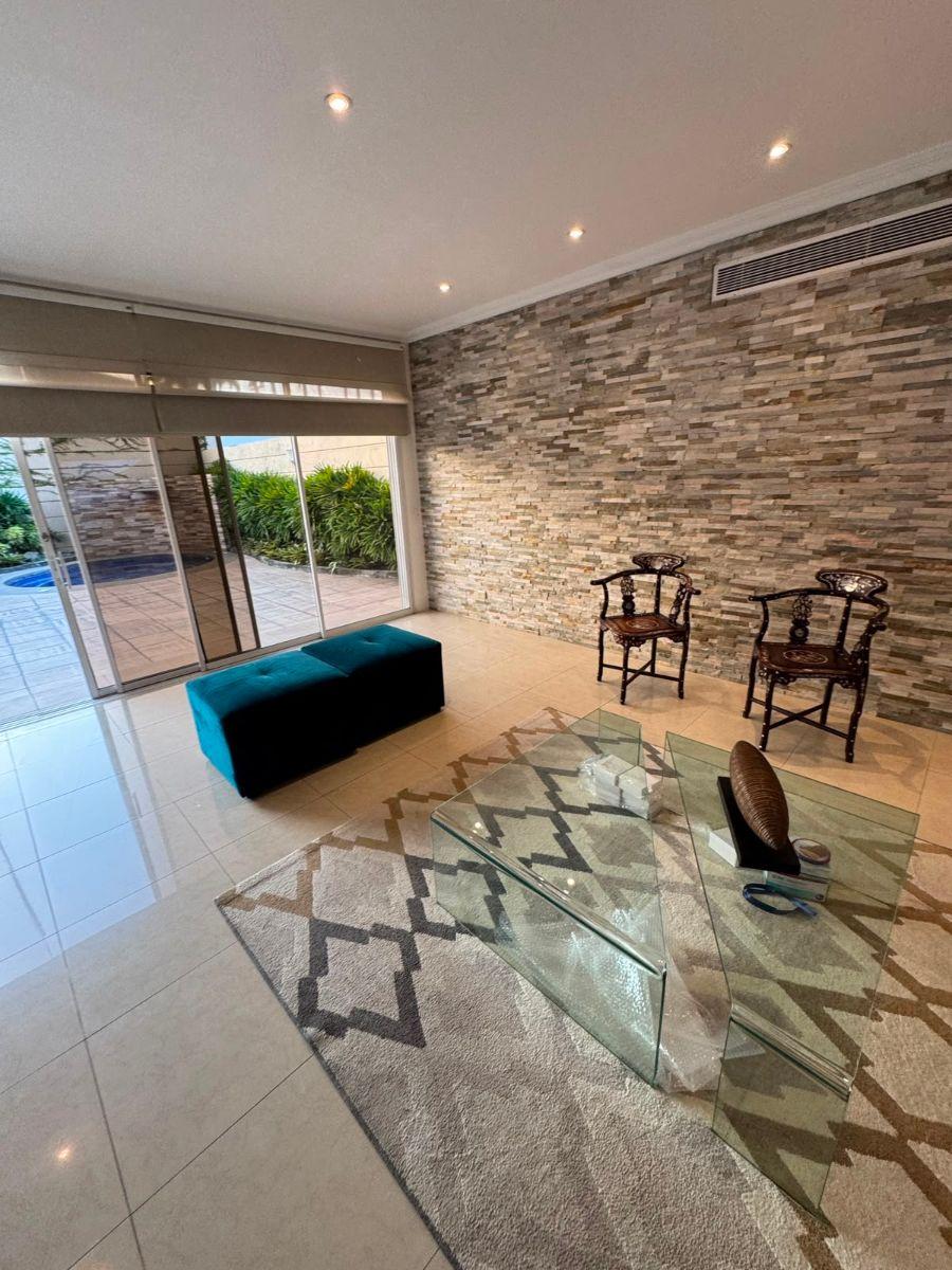 Casa de 500 m² con 4 Habitaciones en Venta en Samborondón Mas Jacuzzi, Guayas — imagen 2