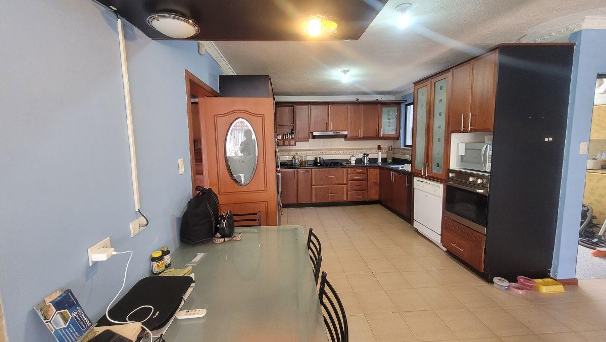 Casa de Venta, Los Chillos, 4 Dorm. — imagen 2